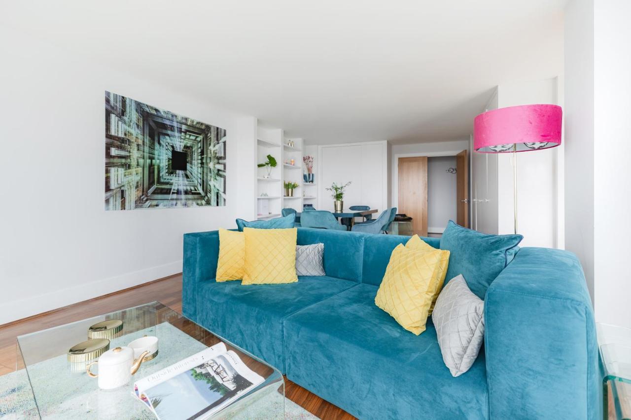 Best Thames View In Town! Large Luxxe Nomad Design Family Home 런던 외부 사진