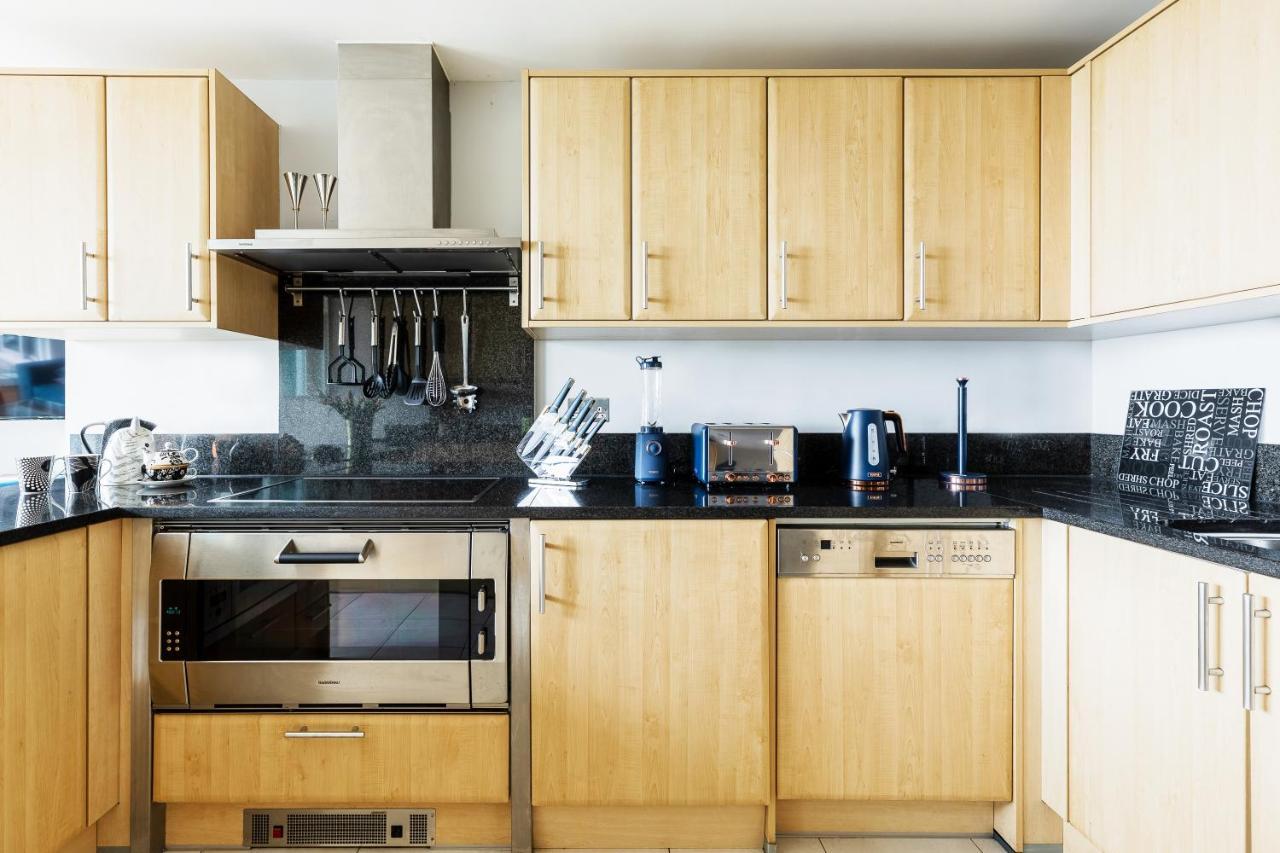 Best Thames View In Town! Large Luxxe Nomad Design Family Home 런던 외부 사진