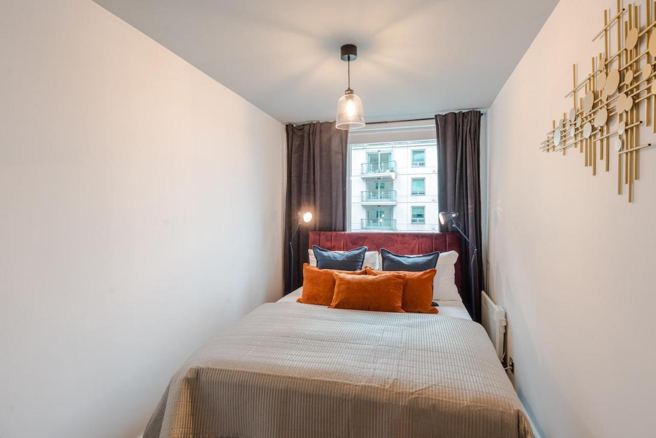 Best Thames View In Town! Large Luxxe Nomad Design Family Home 런던 외부 사진