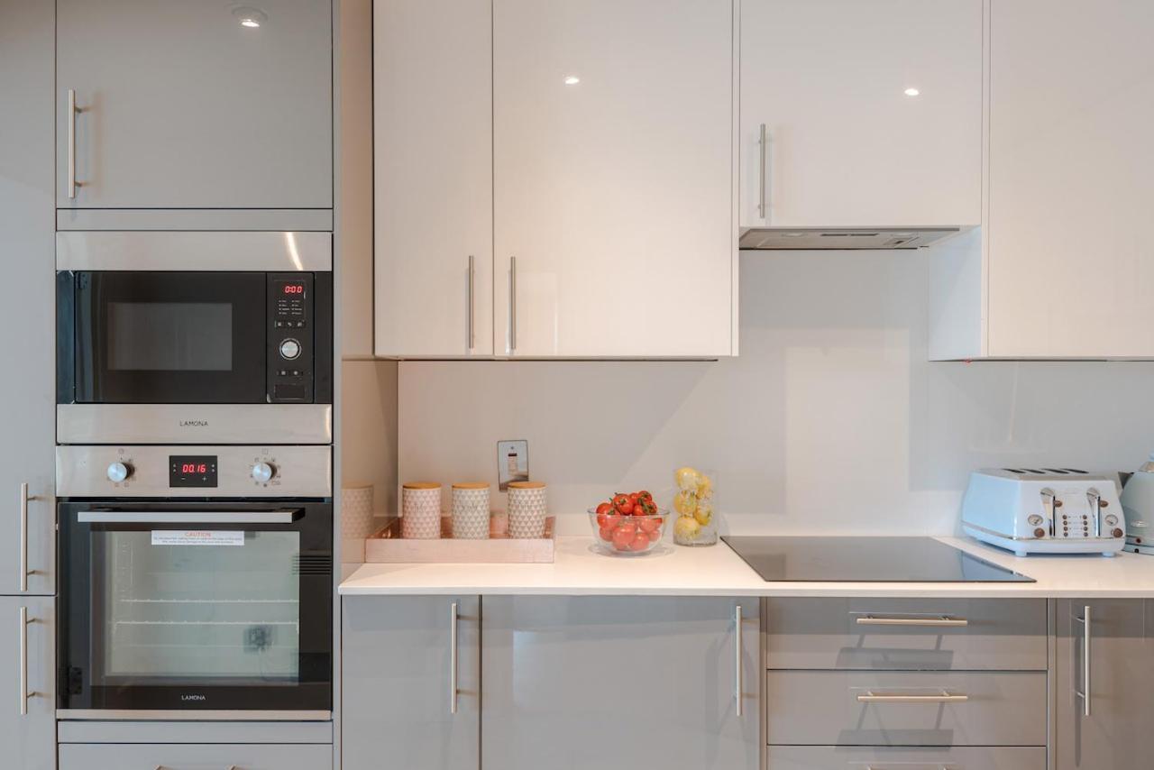 Best Thames View In Town! Large Luxxe Nomad Design Family Home 런던 외부 사진