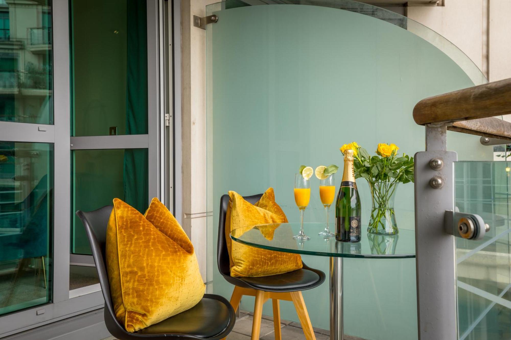 Best Thames View In Town! Large Luxxe Nomad Design Family Home 런던 외부 사진