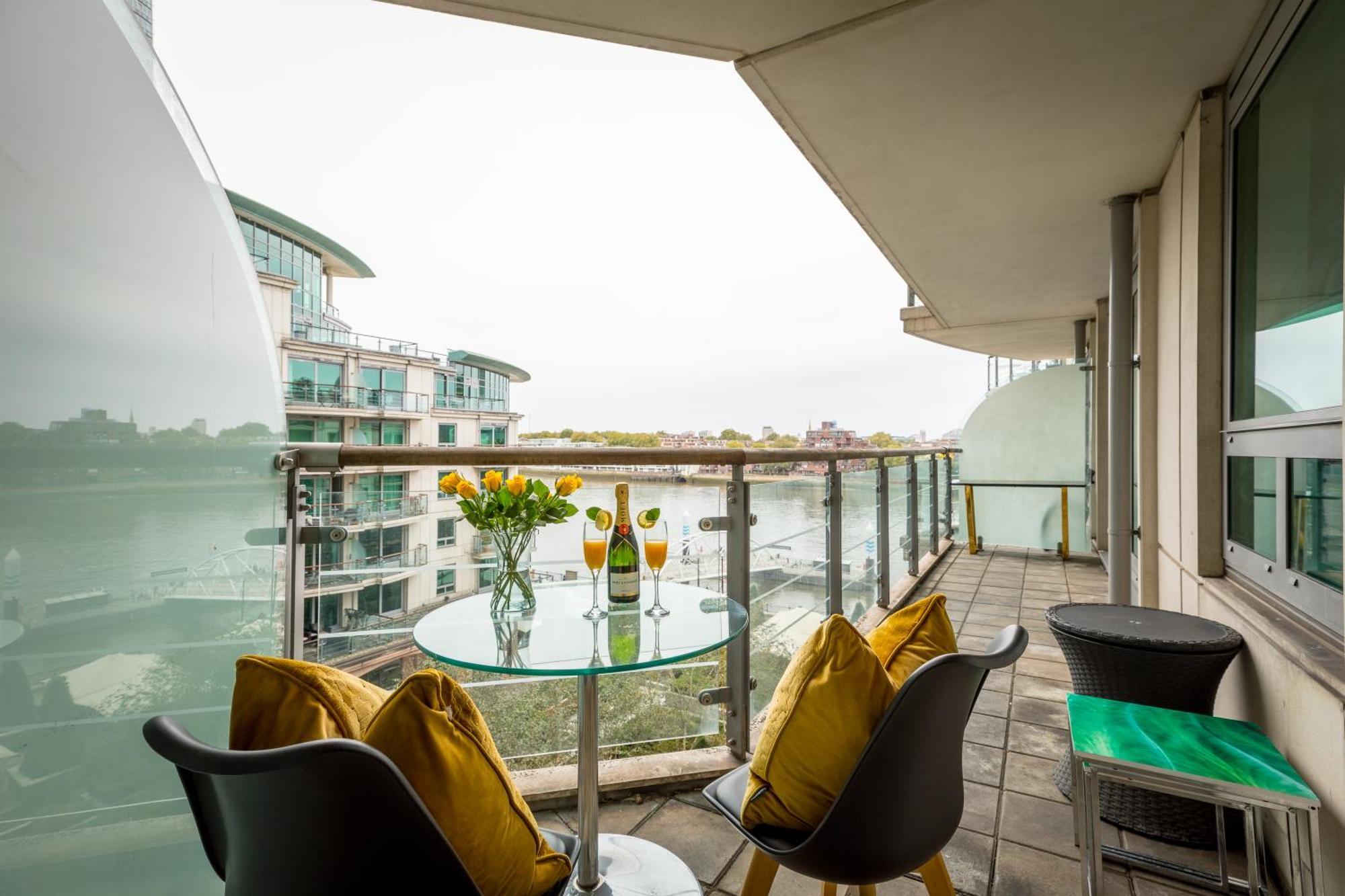 Best Thames View In Town! Large Luxxe Nomad Design Family Home 런던 외부 사진